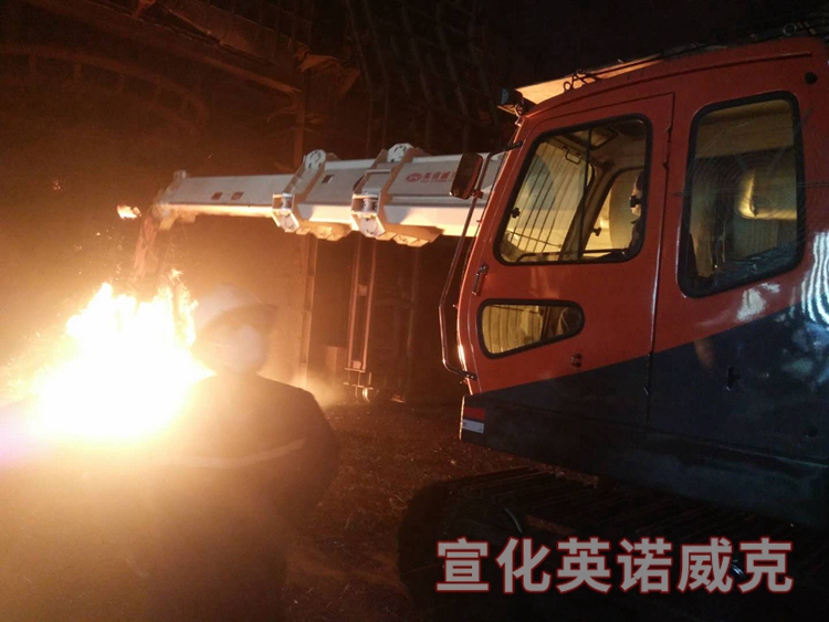LB120型履帶式全液壓拆爐機